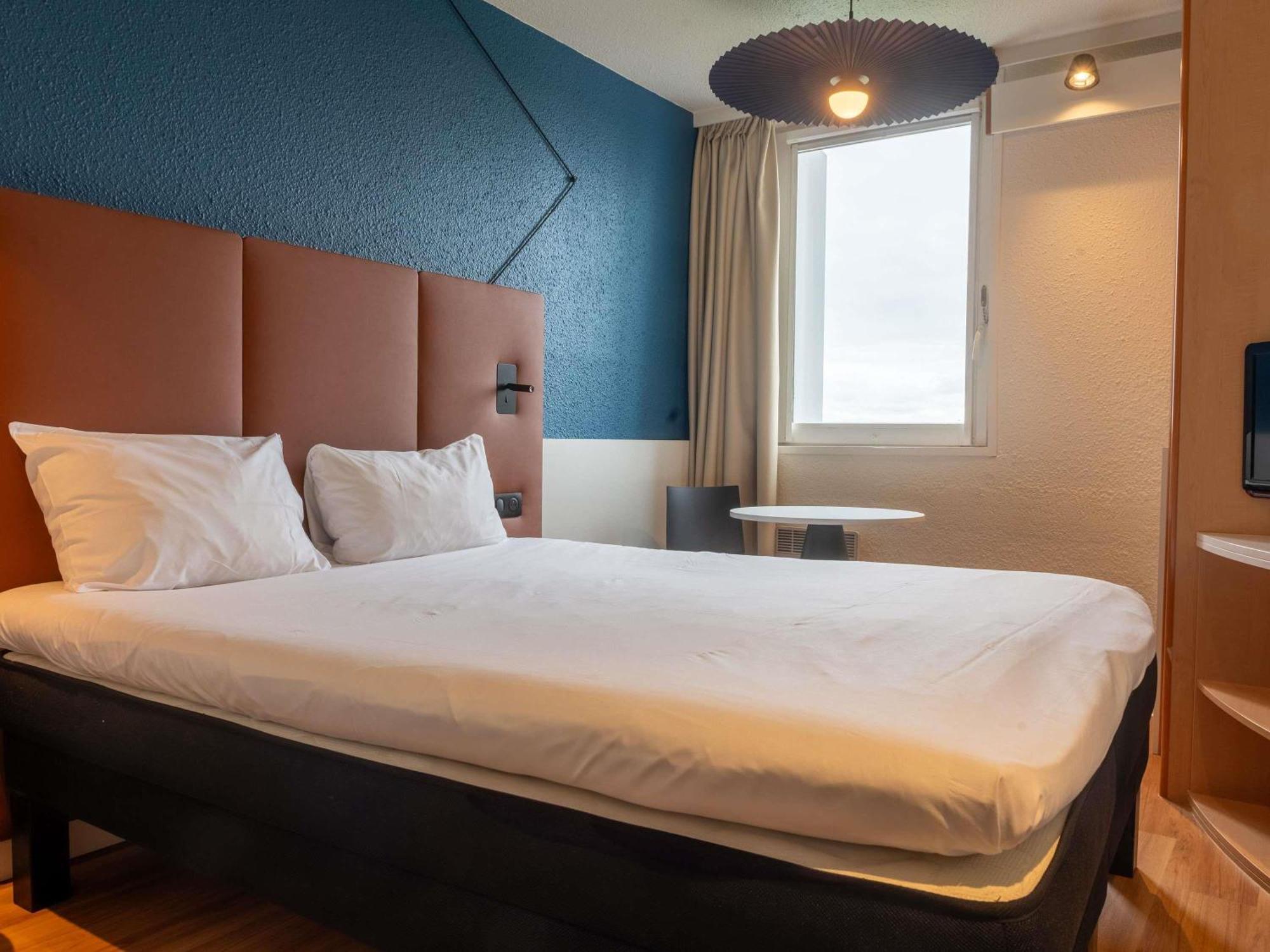 Ibis Lyon Est Bron Hotel Exterior photo