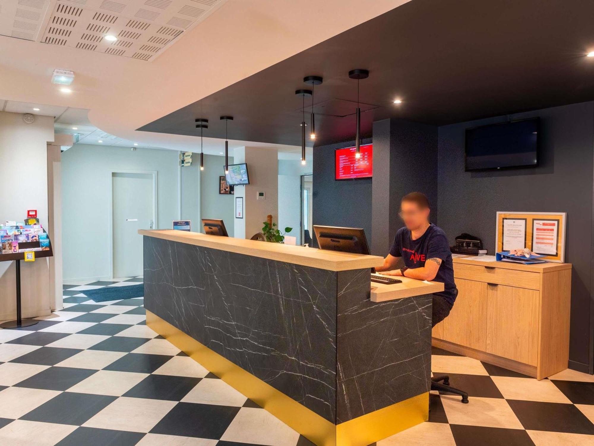 Ibis Lyon Est Bron Hotel Exterior photo