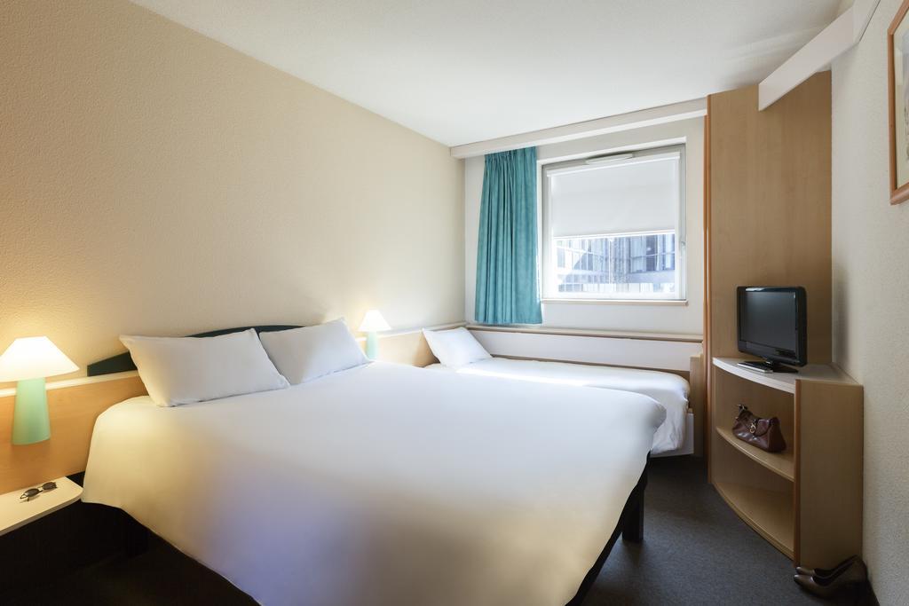 Ibis Lyon Est Bron Hotel Exterior photo